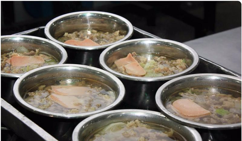 吃在“远航大酒楼”，绵阳学生的最高伙食标准