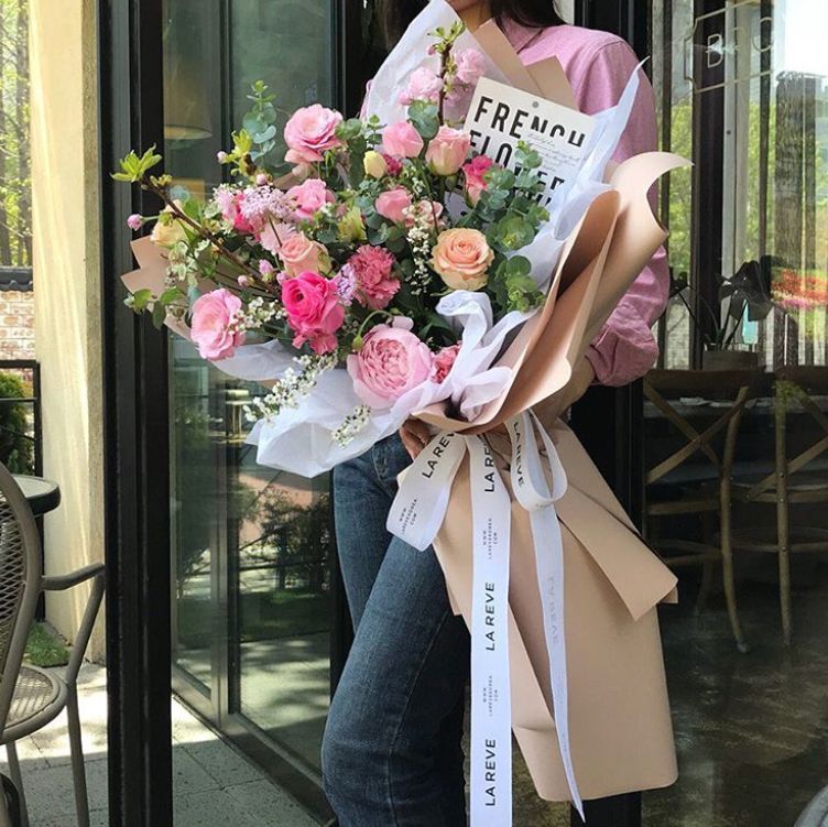 三八女神节送女生花代表什么,女神节送一朵玫瑰花合适吗