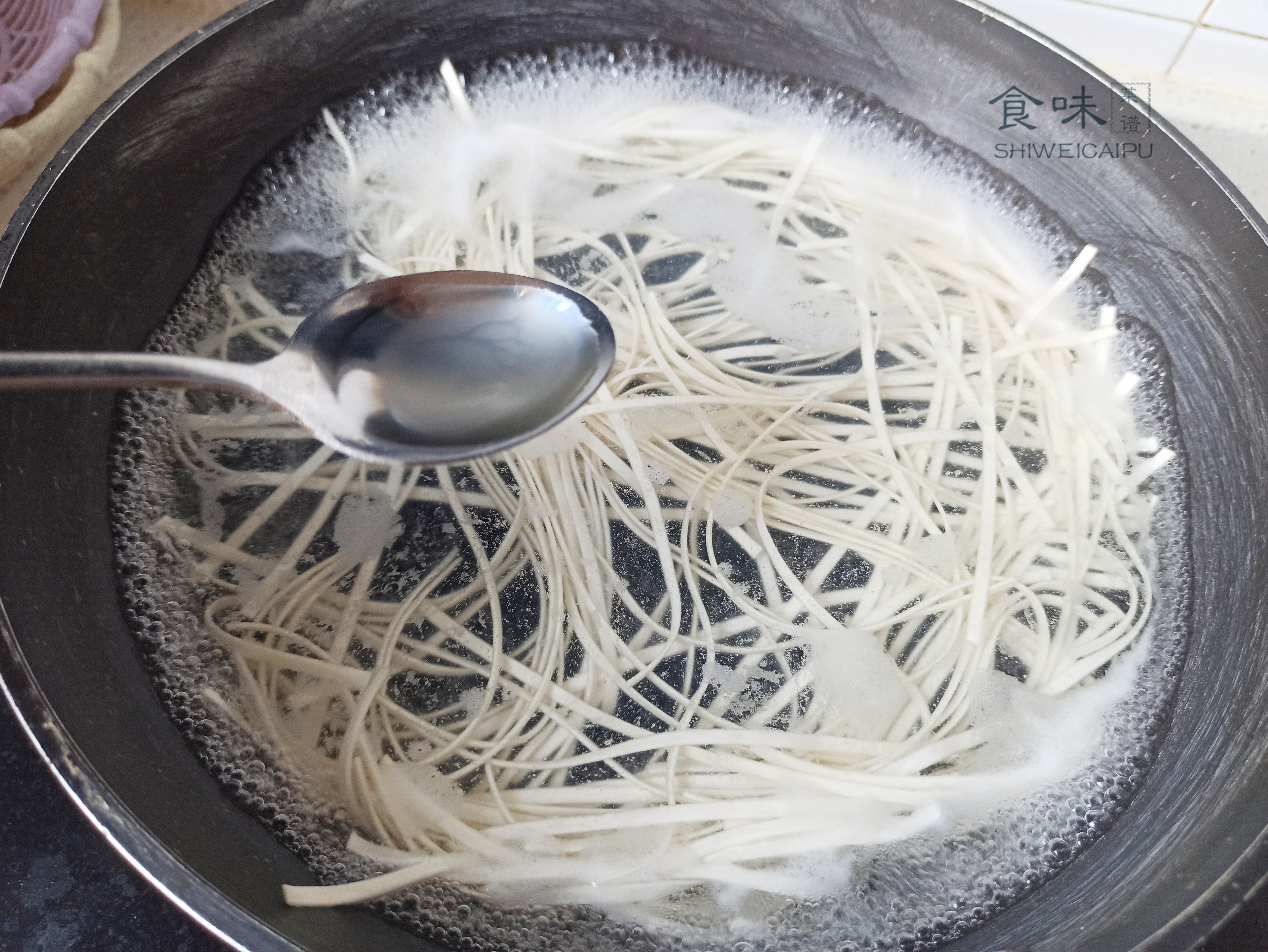 煮面条的技巧和方法视频,煮面条的诀窍