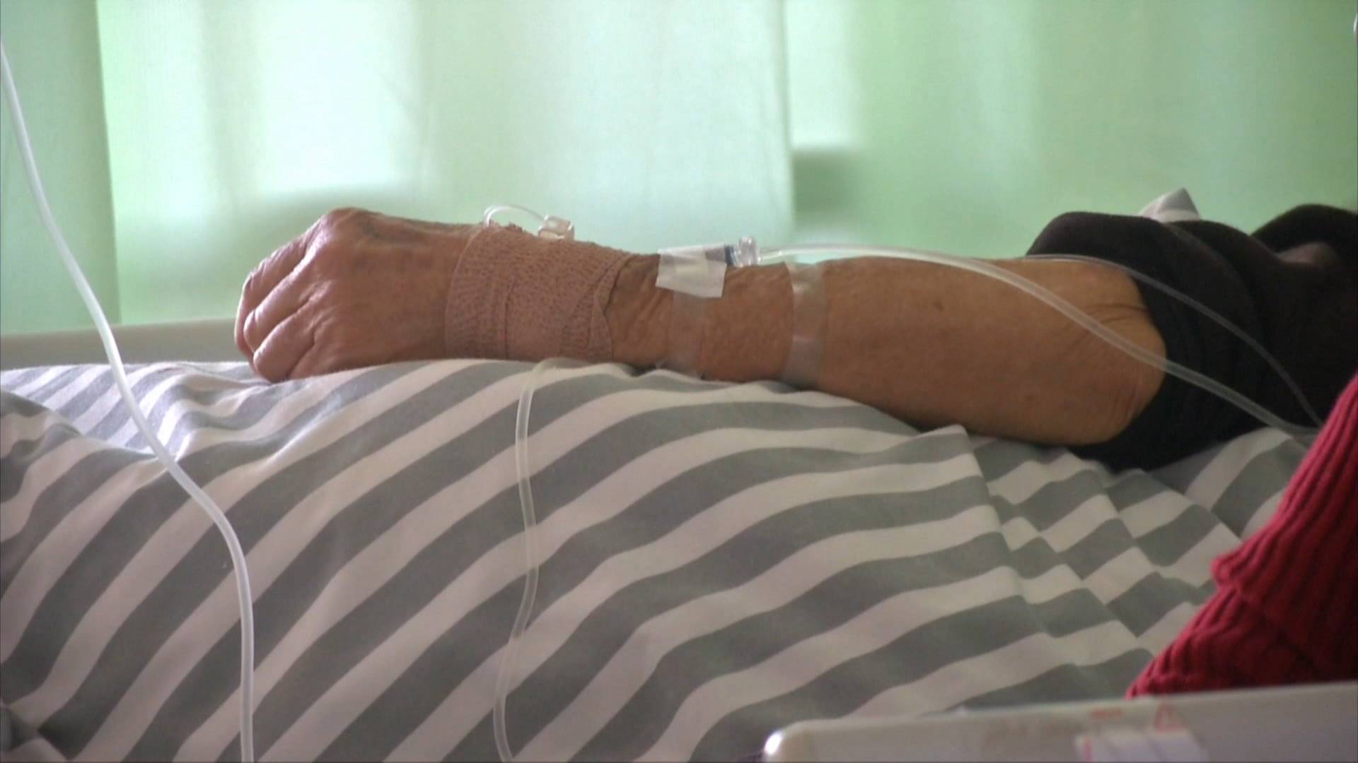 70岁老人灌肠犯法吗,长期灌肠排便对身体有什么危害