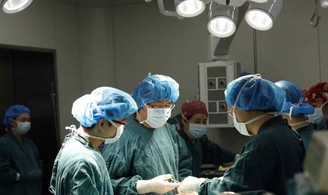 老年人长骨刺手术,70岁老人骨刺手术好吗