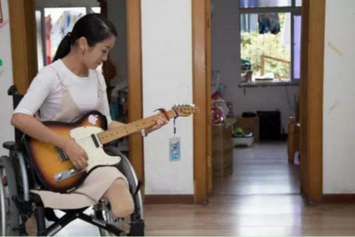 汶川地震时,那位救了丈夫、却丢了双腿的李应霞,如今怎么样了?