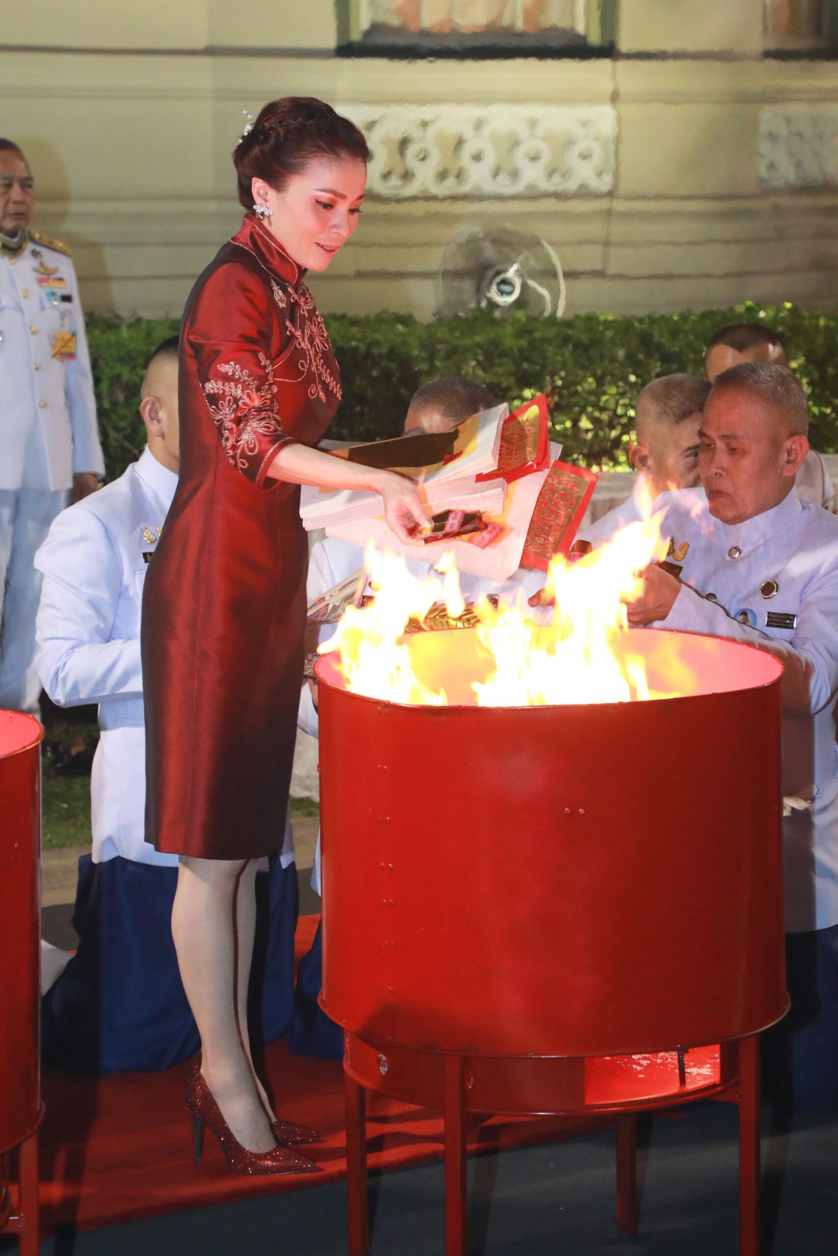 苏提达泰国服装,苏提达打扮泰王