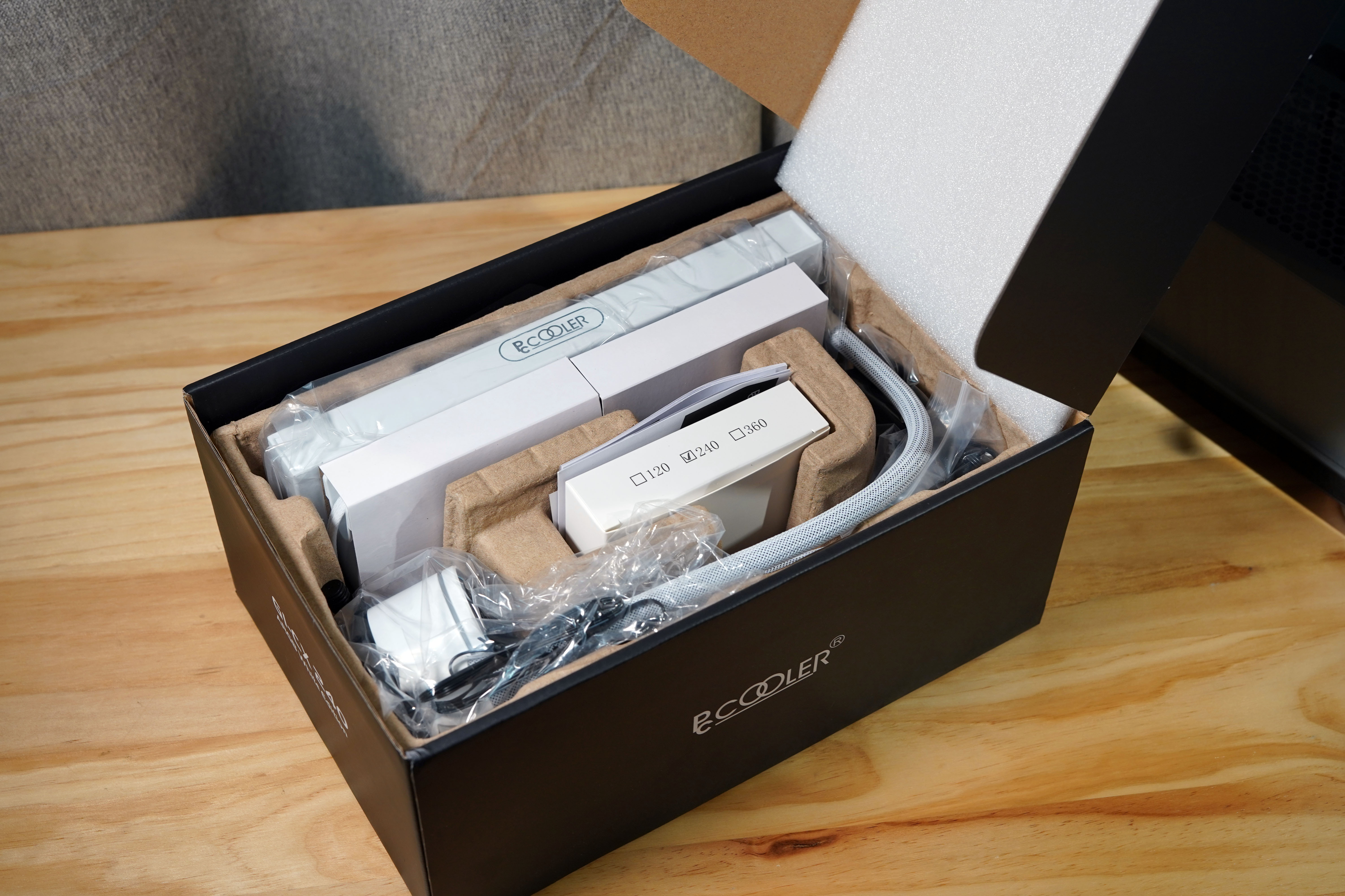 超频三白色光域机箱散热怎么样,超频3光愈2机箱测评