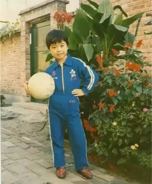 本溪人小时候穿过的爆款，太时髦了！你穿过几件？