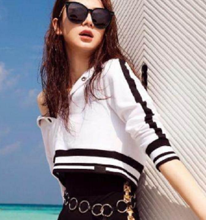 欧阳娜娜和戚薇出席活动，站姿暴露：“少女胯”和“妇女胯”差别