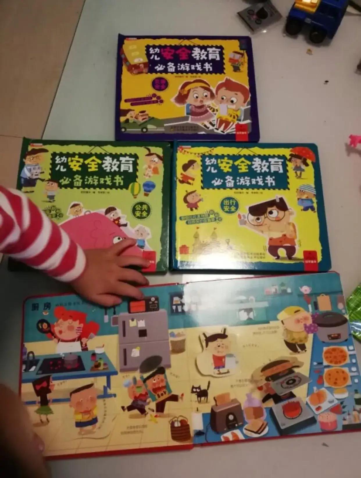 孩子碰插座危险,2岁小孩被插座电了