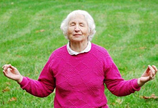 早起第一口痰是黄色,老是想吐痰痰是黄黄的是什么原因