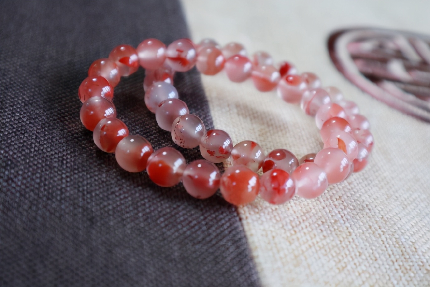 冰飘南红手串会越戴越红吗,为什么有的冰飘南红只要几十元