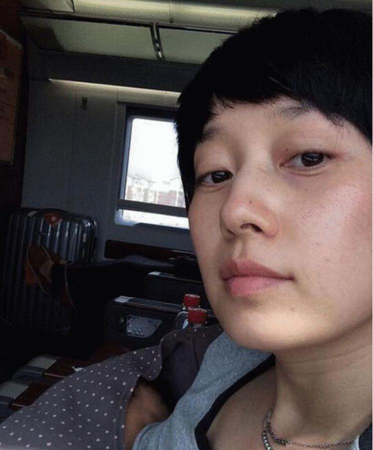 赵又廷抱娃出街,赵又廷高圆圆抱着林更新