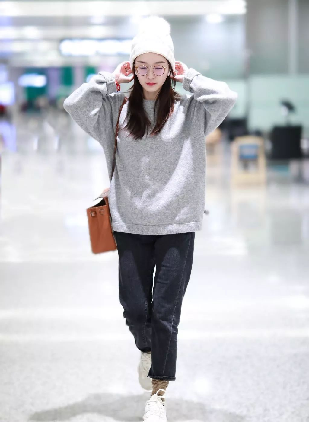 周洁琼穿砂糖匡威鞋,周洁琼鞋