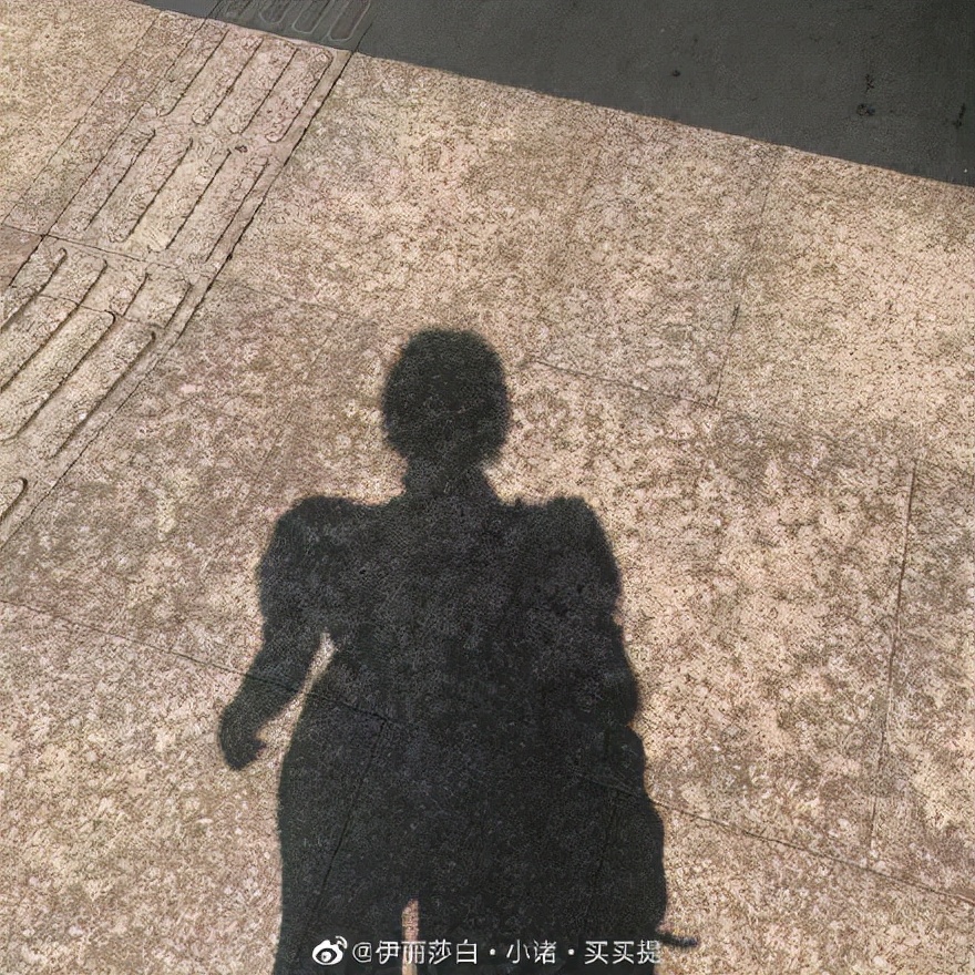UR如何靠“泡泡袖”成为当代女孩的快乐老家？
