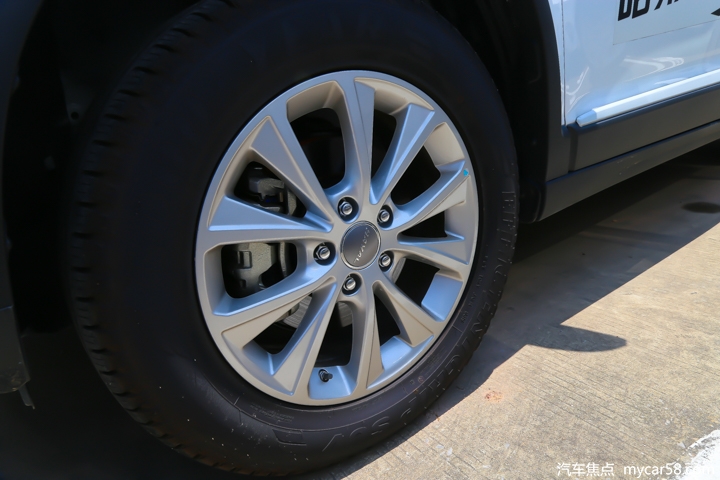 2017款哈弗h6红标1.5t运动版,全新一代哈弗h6到店简要实拍