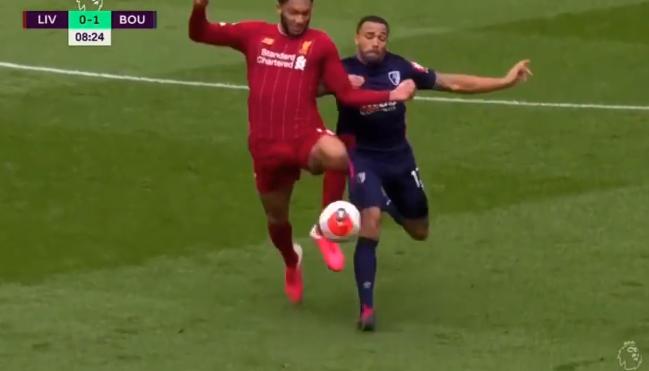 利物浦曼城法比尼奥犯规,利物浦vs曼城多库被犯规