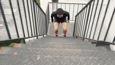 打篮球后膝盖后面筋疼是怎么回事,长期打篮球膝盖痛最快的治疗方法