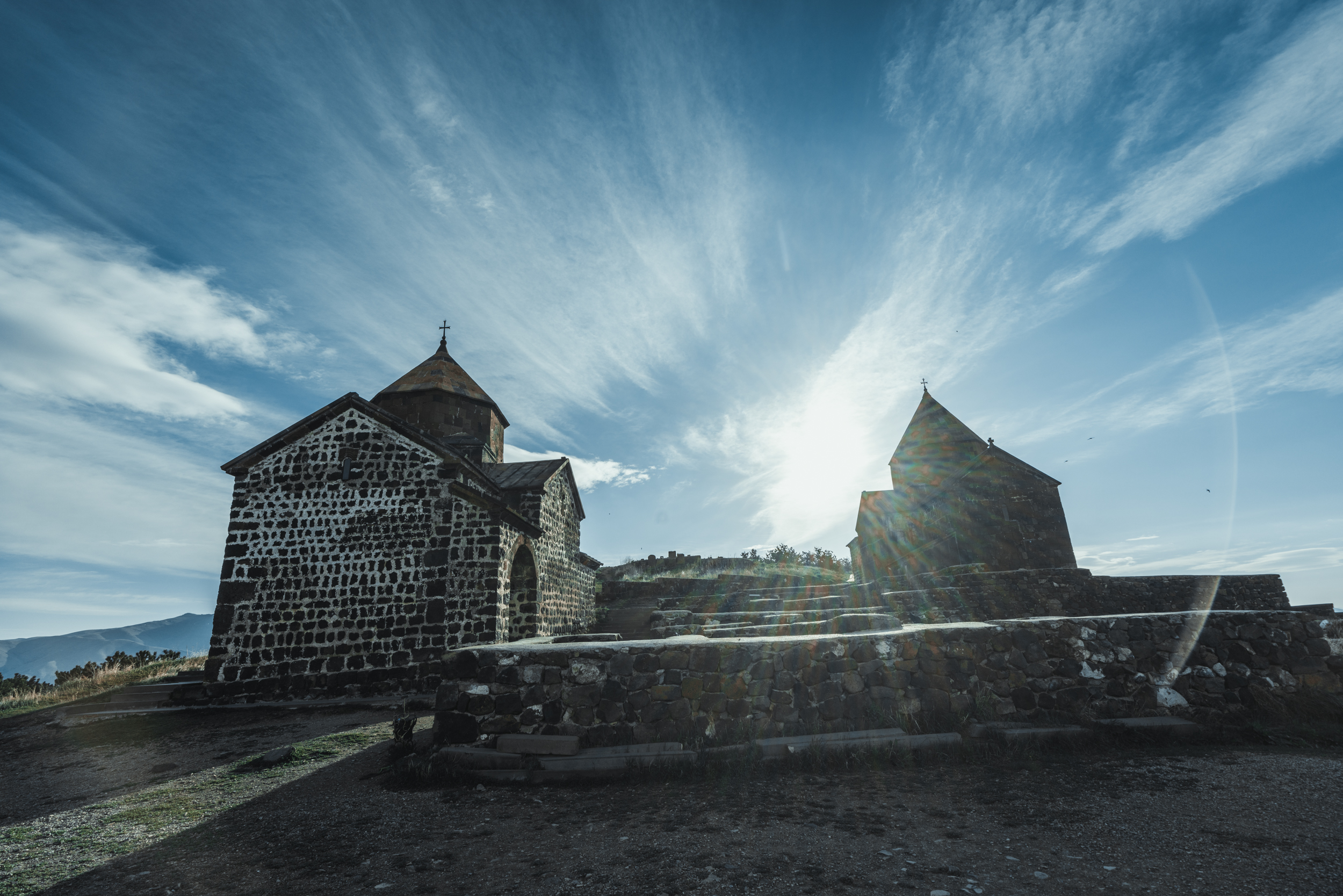 高加索的明镜，万里丝路穿过的闪亮珍珠，如今是拍照的圣地