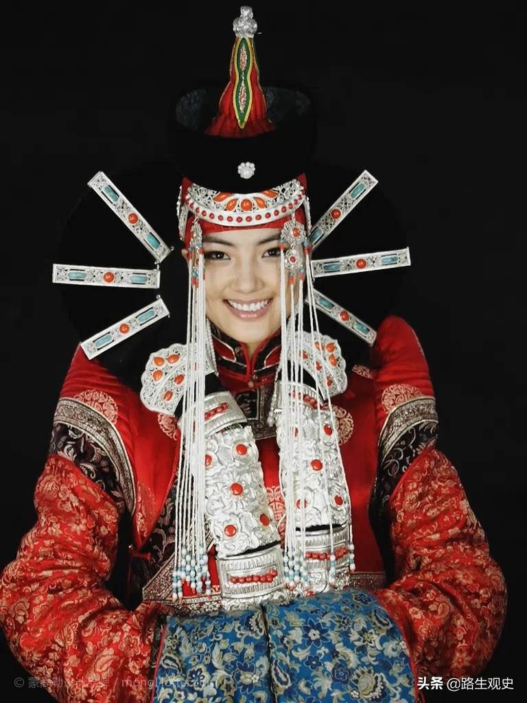 成吉思汗死后妃子给了谁,成吉思汗死后被安葬在哪