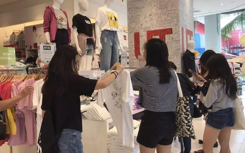 优衣库重磅t恤,优衣库xkaws联名衣服