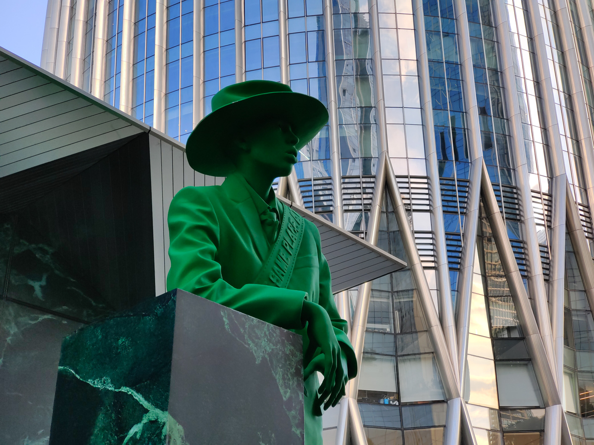 iqoo8燃色配色带壳,iqoo8燃变色