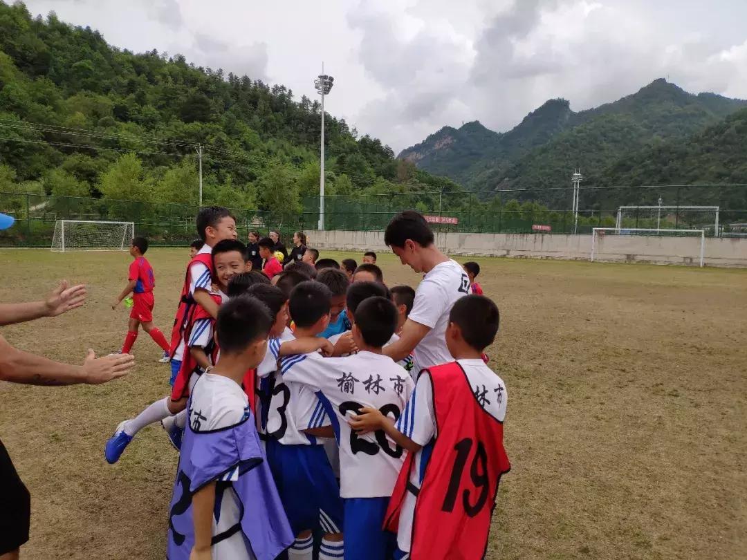 热烈祝贺足球俱乐部夺冠,榆林17届足球联赛冠军