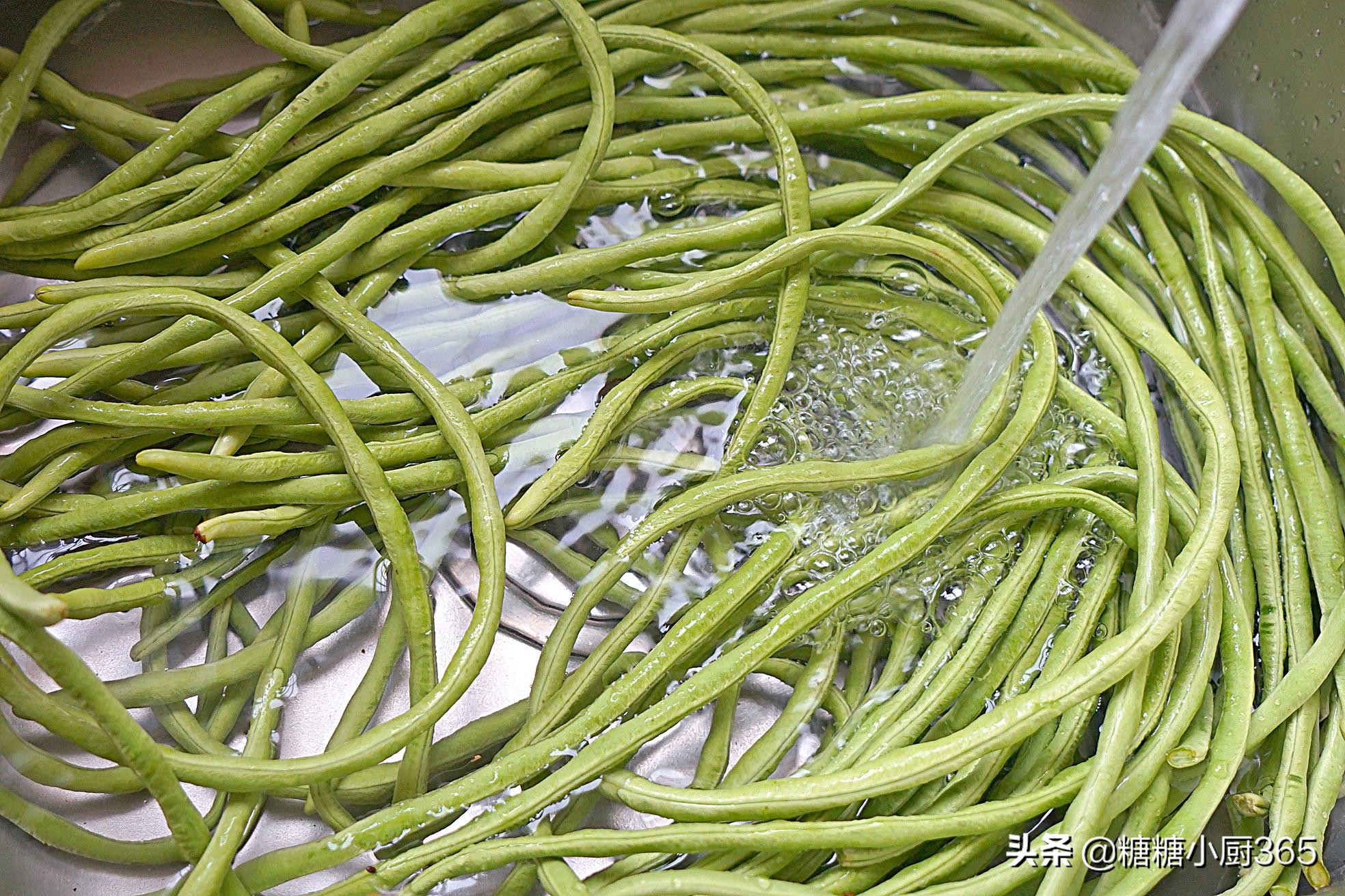 立秋了，天气好豆角又便宜，别忘多买点回来晒菜干，烧肉吃贼香