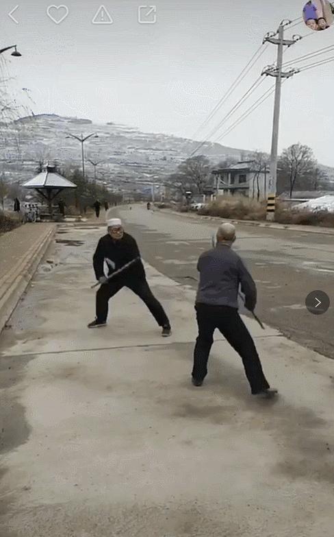 蹦迪比社会摇更高级吗？快手为什么是中国第一视频app？