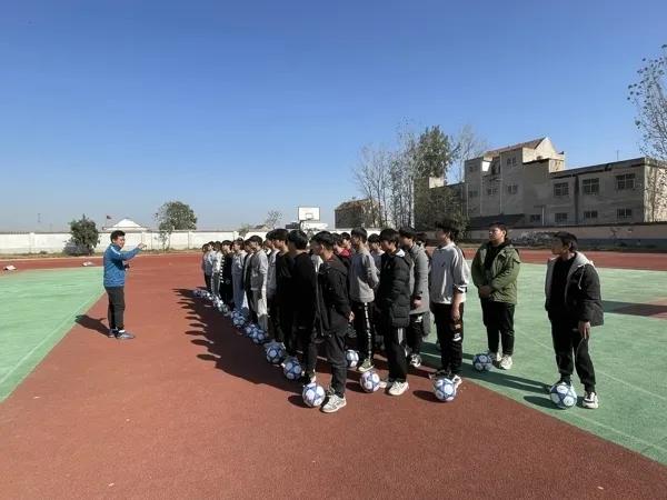 开封团委爱心帮扶贫困儿童,城乡学校结对帮扶捐赠仪式