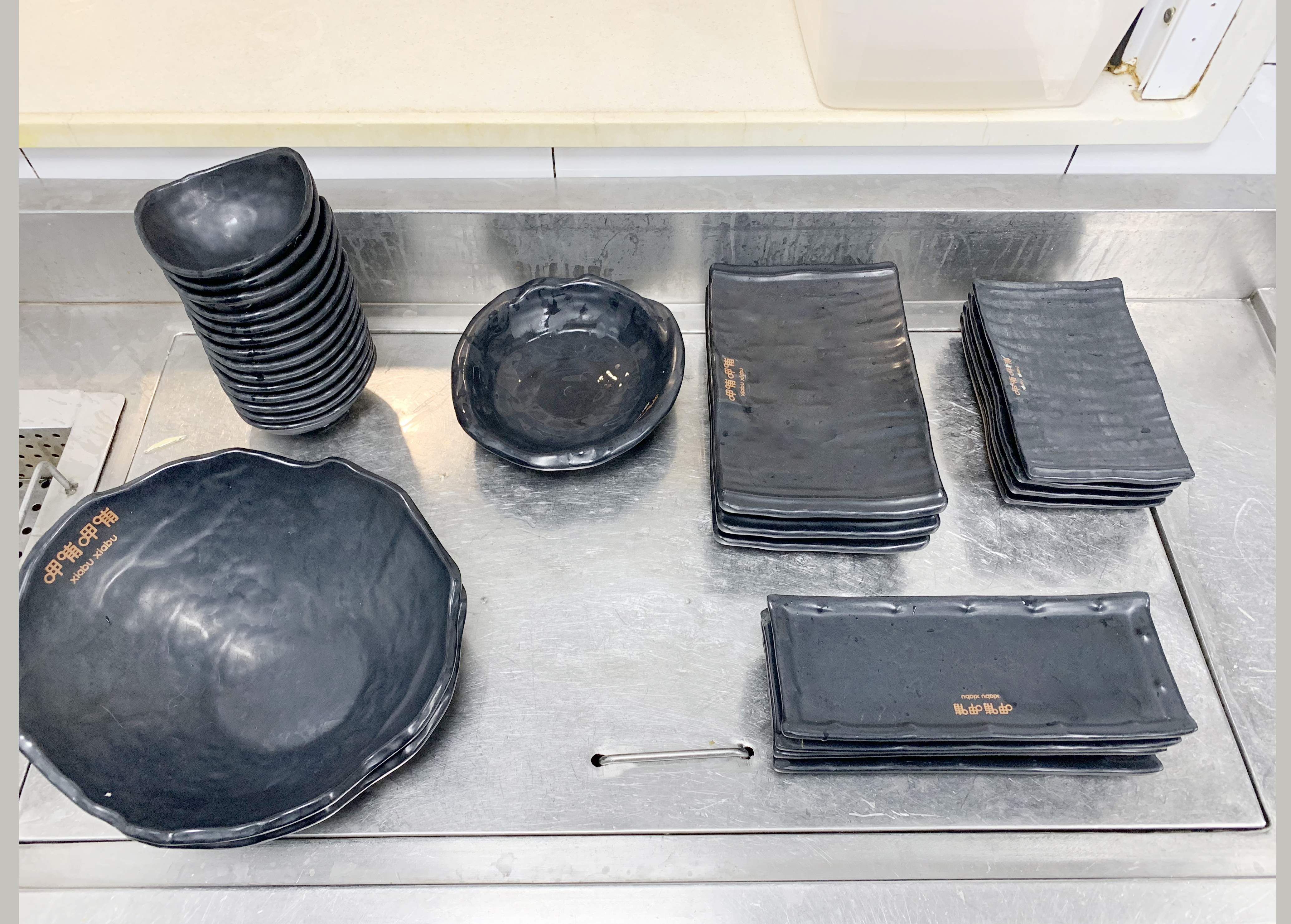 呷哺呷哺送餐机器人,呷哺呷哺送餐