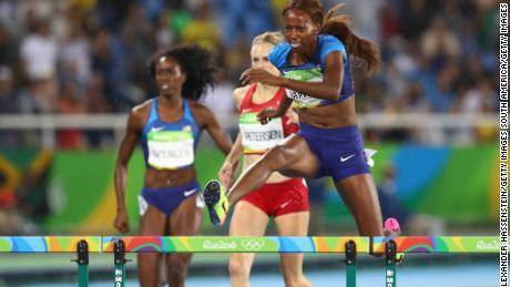 甜甜圈诱惑+换装挑战？穆斯林奥运冠军如何在疫情期度过斋月