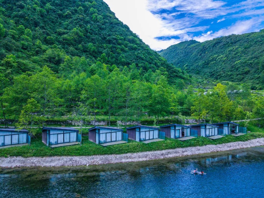 天冷温泉安排图片,温泉天冷要加衣服