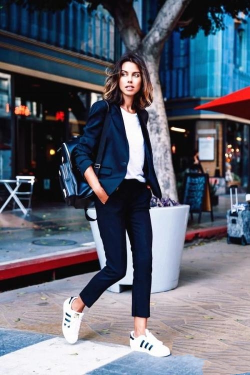 阔腿裤和窄版牛仔裤哪款显瘦,最流行的阔腿裤与牛仔裤