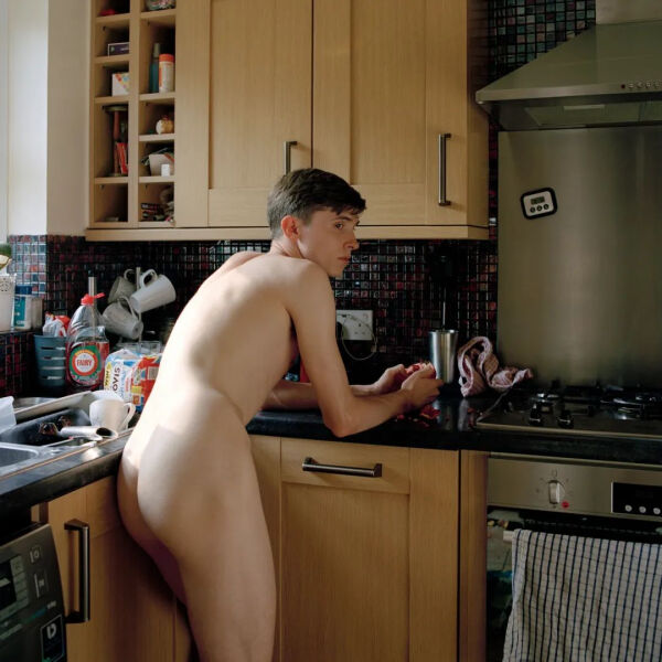 她用Tinder约异性拍裸照