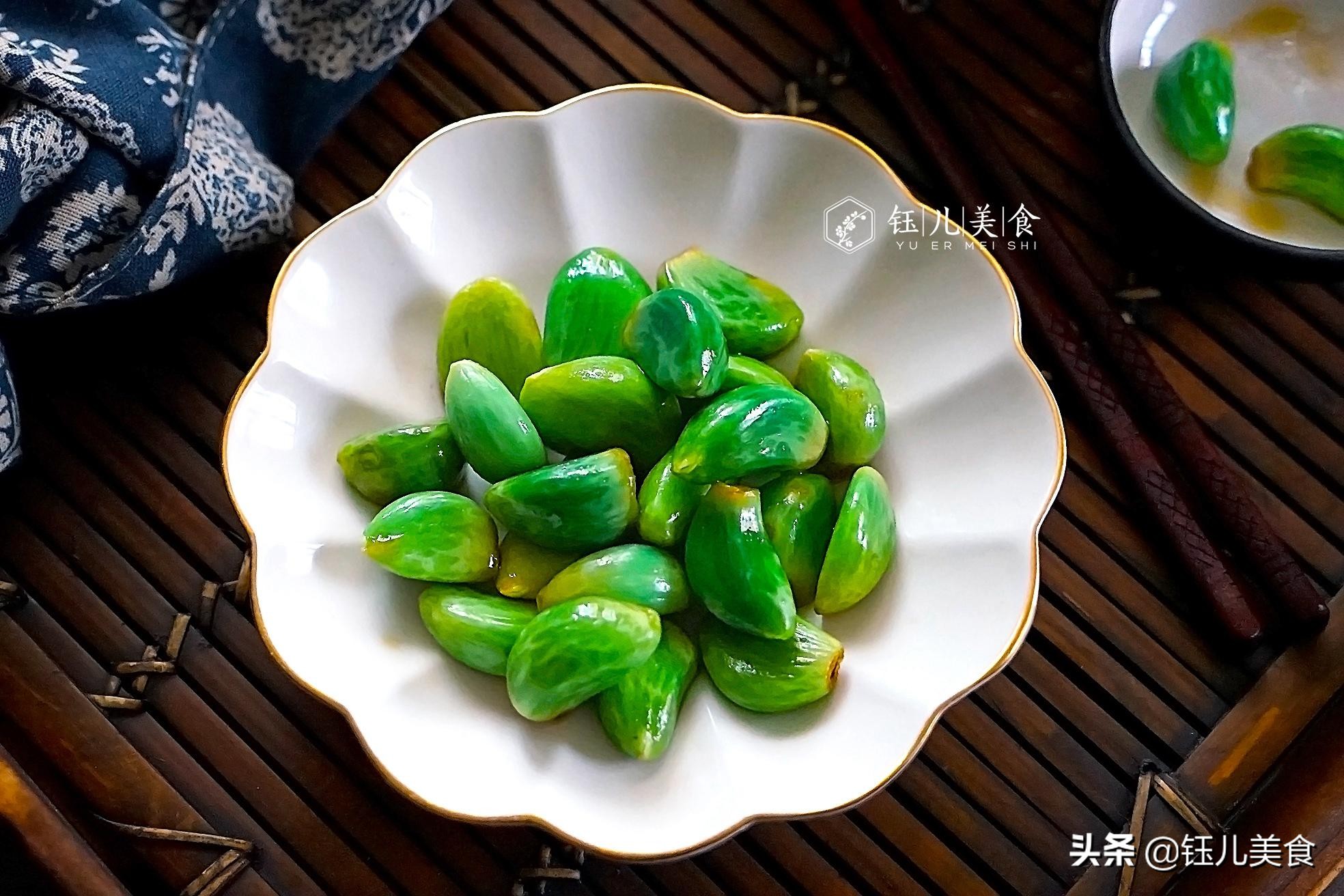 腌制腊八蒜的正确方法视频,翡翠色腊八蒜