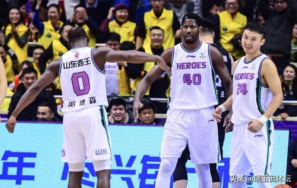 周琦赵继伟合影,赵继伟晒周琦国青队