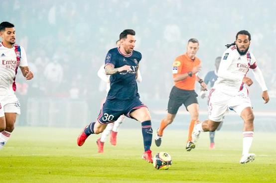 巴黎主帅谈梅西归队时间,阿根廷主帅看到梅西受伤