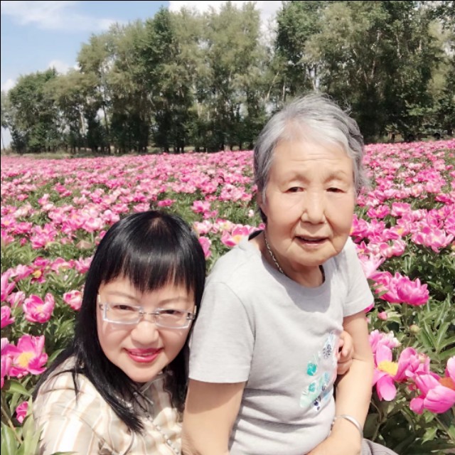 鎴戠殑姣嶄翰骞朵笉浼熷ぇ璇綍,姣嶄翰骞朵笉瀹岀編浣嗕細绔敖鍏ㄥ姏