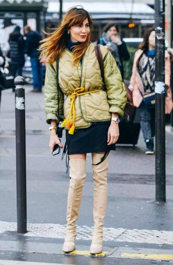 白色长款羽绒服搭白色短靴好看么,今年穿羽绒服就别配短靴了