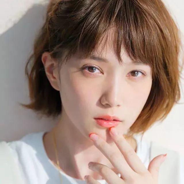 圆脸日系慵懒中性中短发卷发教程,日系圆脸短发发型女