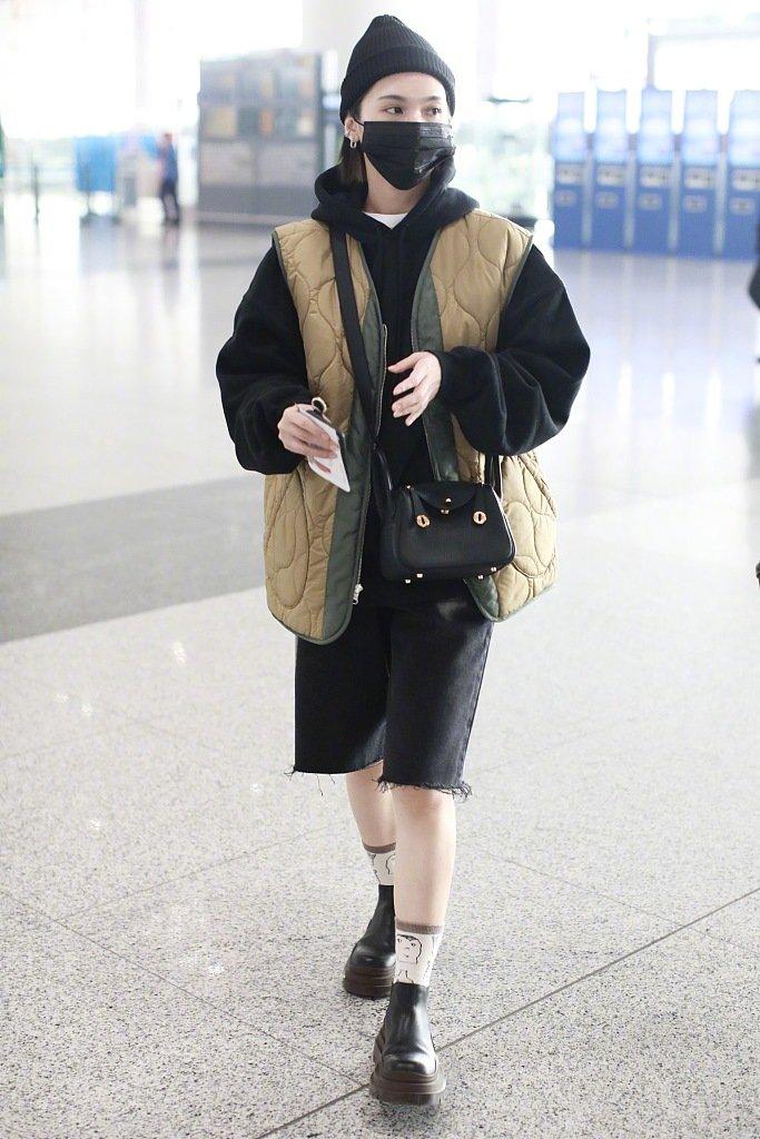 杨丞琳甜酷风穿搭,杨丞琳牛仔外套穿搭