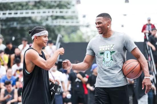 中国男篮出手即证明海报,出手即证明中国篮球全新战袍亮相