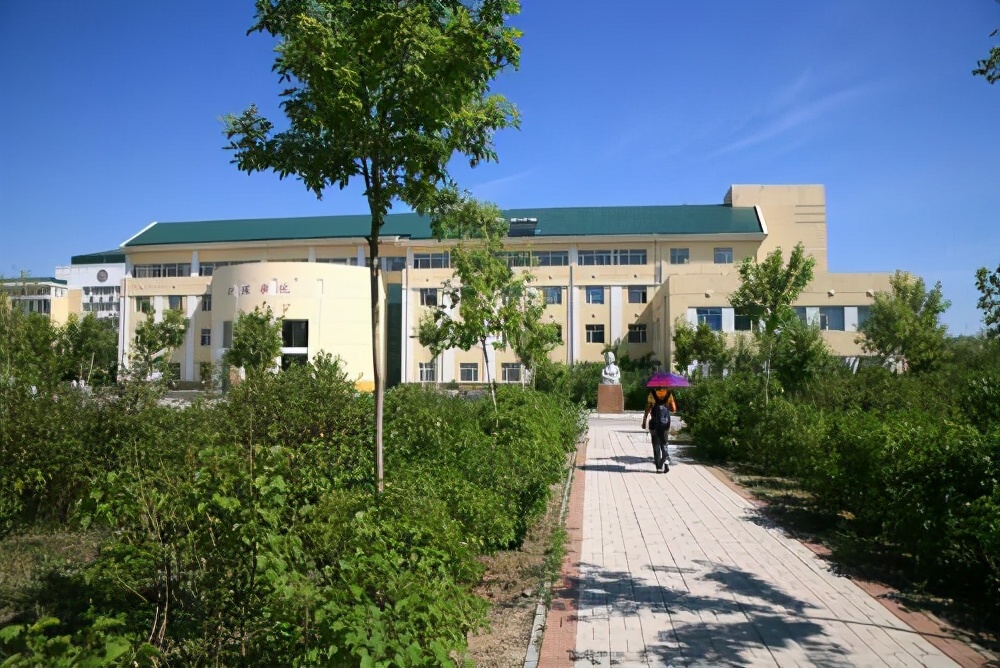 适合中等分考的5所医学院校,这五所大学实力超群