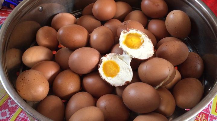 腌的鸡蛋破了水浑了怎么办,腌的鸡蛋炸了是怎么回事