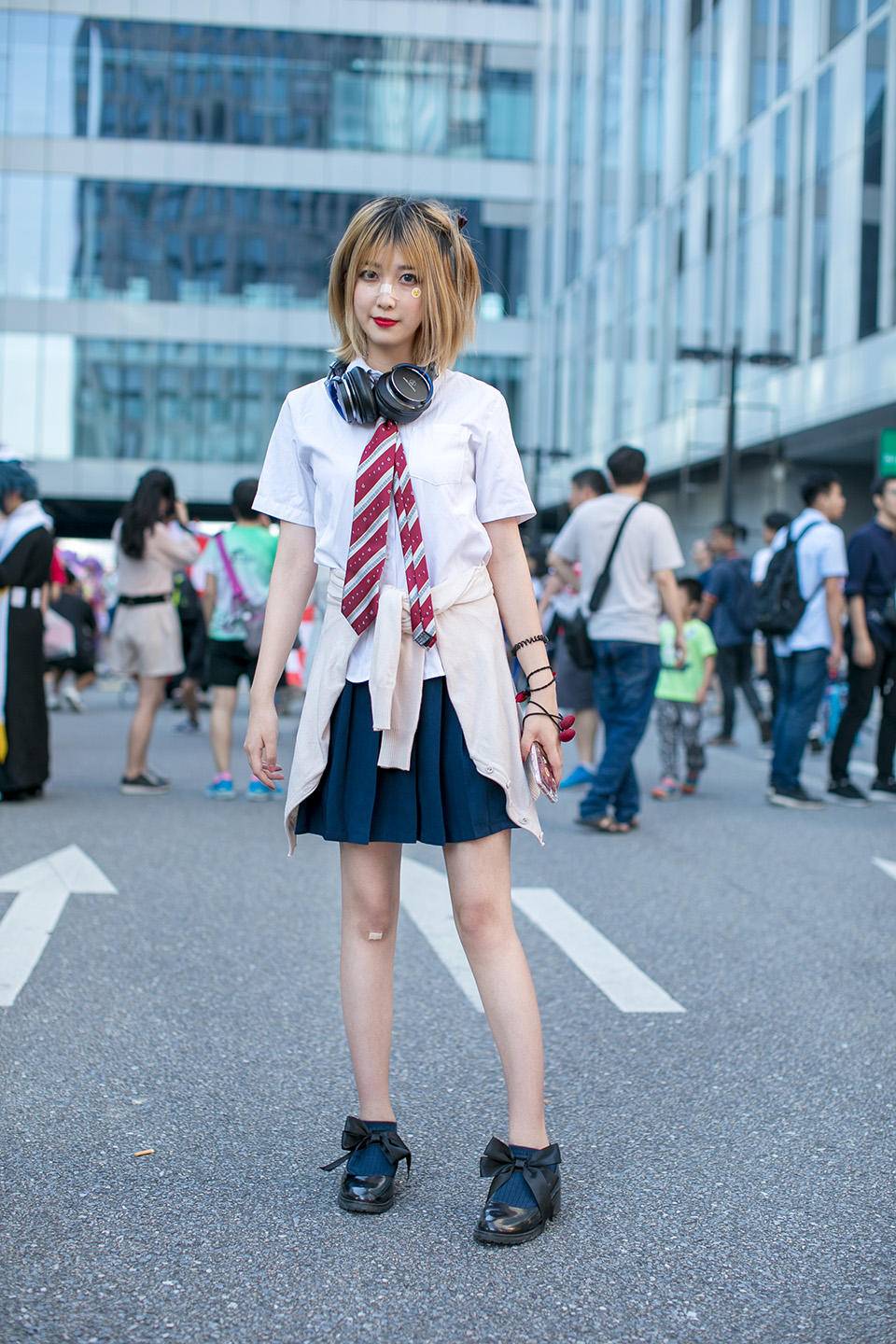 街拍潮人的二次元穿搭,樱桃洋装可爱萝莉风,百褶裙混搭可盐可甜