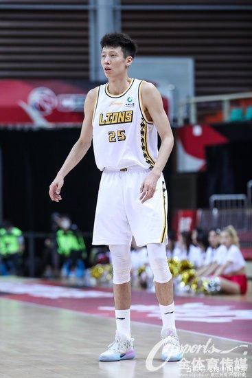 cba球员的球鞋是一场比赛换一次吗,cba球鞋是自己买的吗