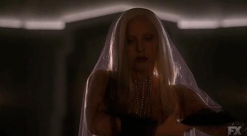 LadyGaga自曝被性侵后患抑郁症，创伤像诅咒，你该如何摆脱？