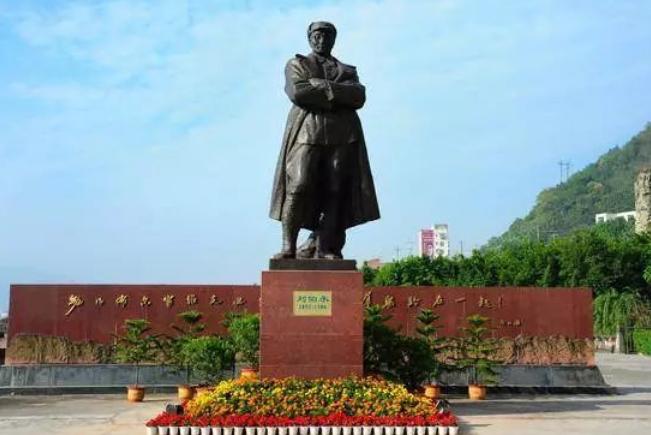 苍松翠柏忠魂不朽,历史上元帅的墓在哪里