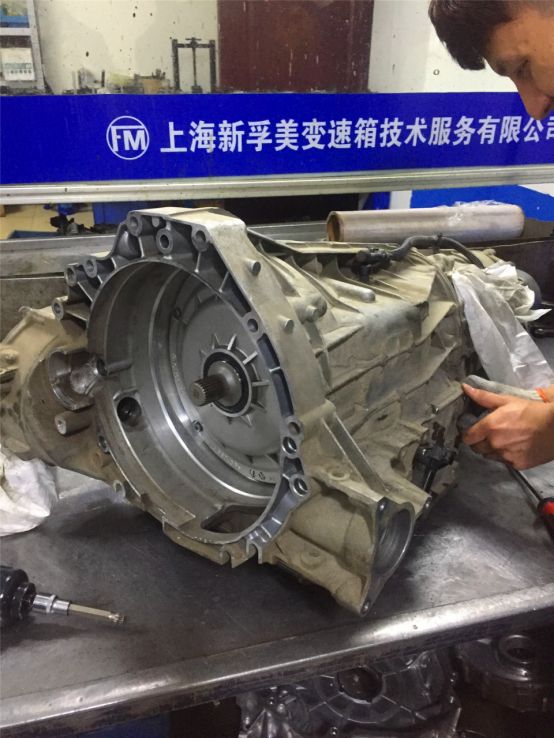自动挡变速箱脚垫坏了有什么症状,自动挡变速箱齿轮坏了维修多少钱