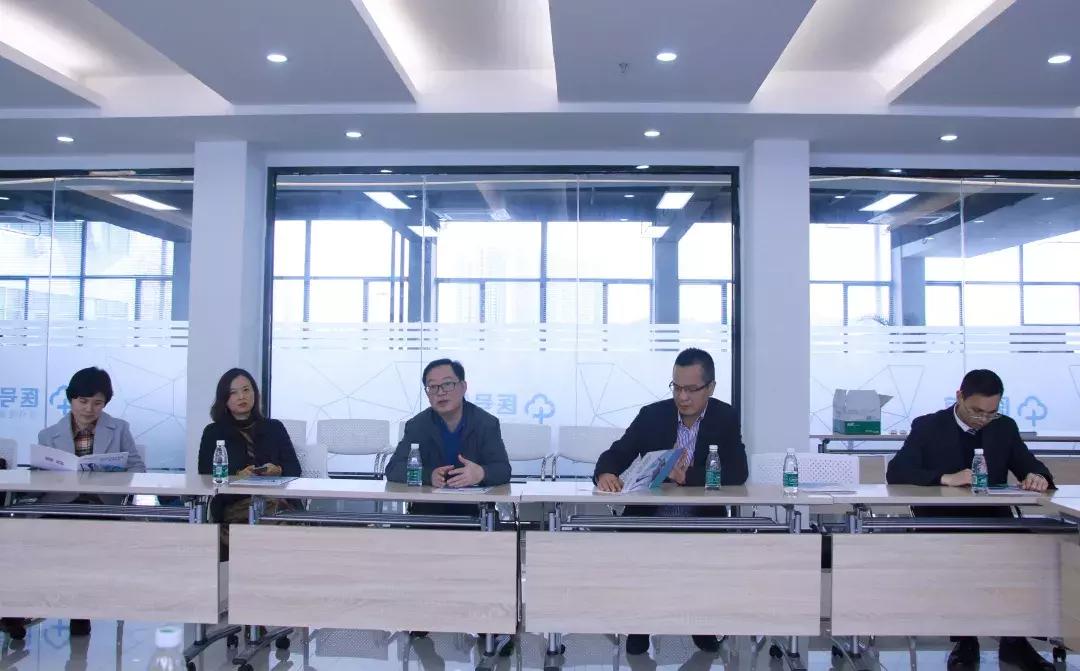 湖南益阳高新开发区经济合作局*局黄**长一行领导莅临医号馆参观考察