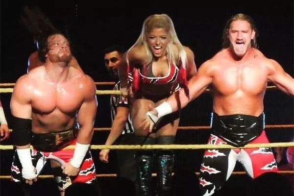 他曾经是WWE小妖精的男友，可两人的待遇却与相差悬殊