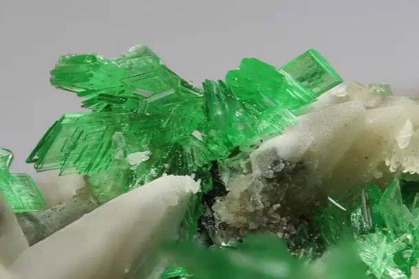 宝石对应的矿物种类及其详细信息,天然宝石鉴别最简单方法